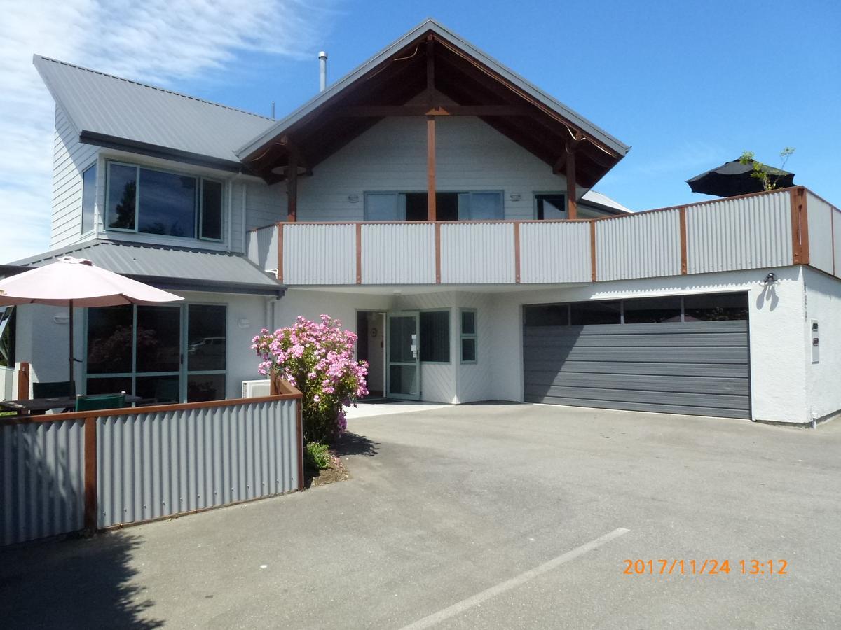 Cosy Kiwi Accommodation 蒂阿瑙湖 外观 照片