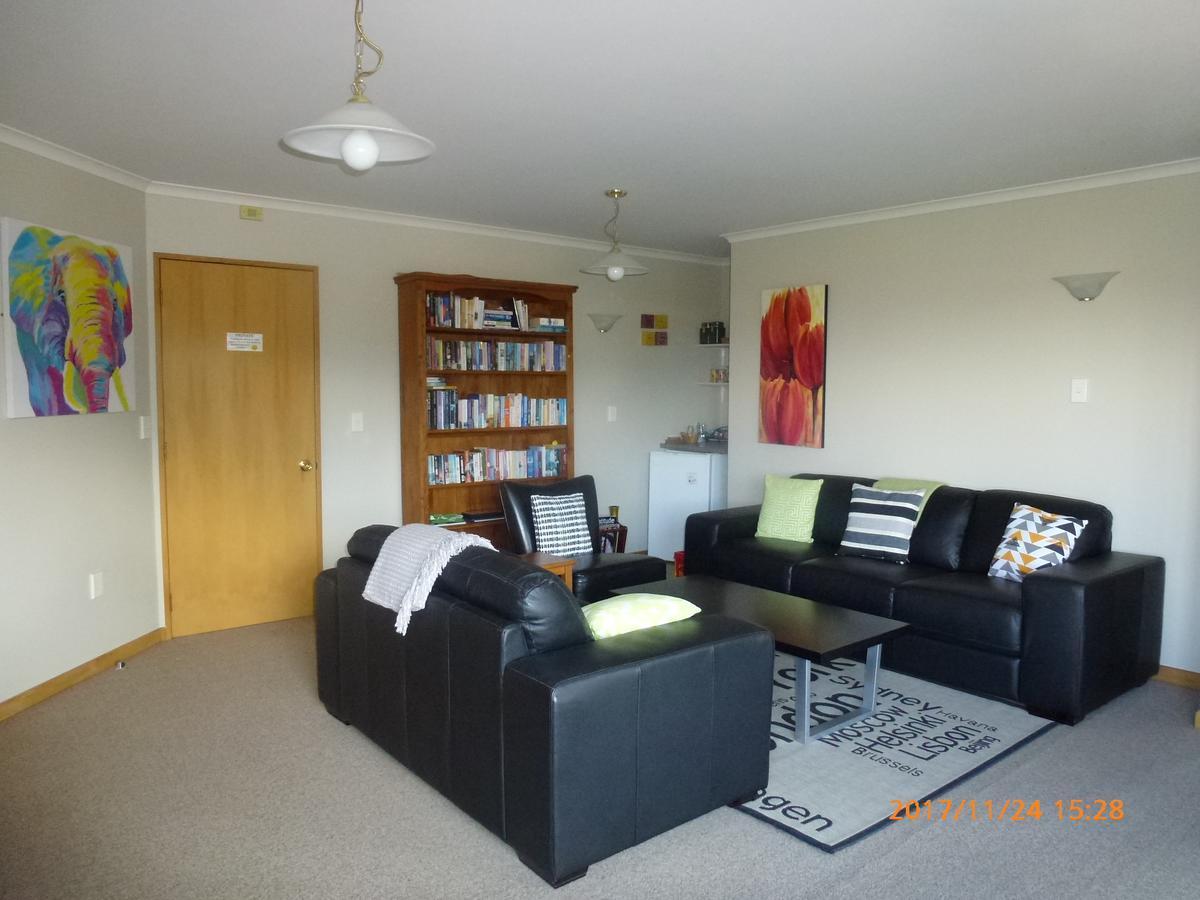 Cosy Kiwi Accommodation 蒂阿瑙湖 外观 照片